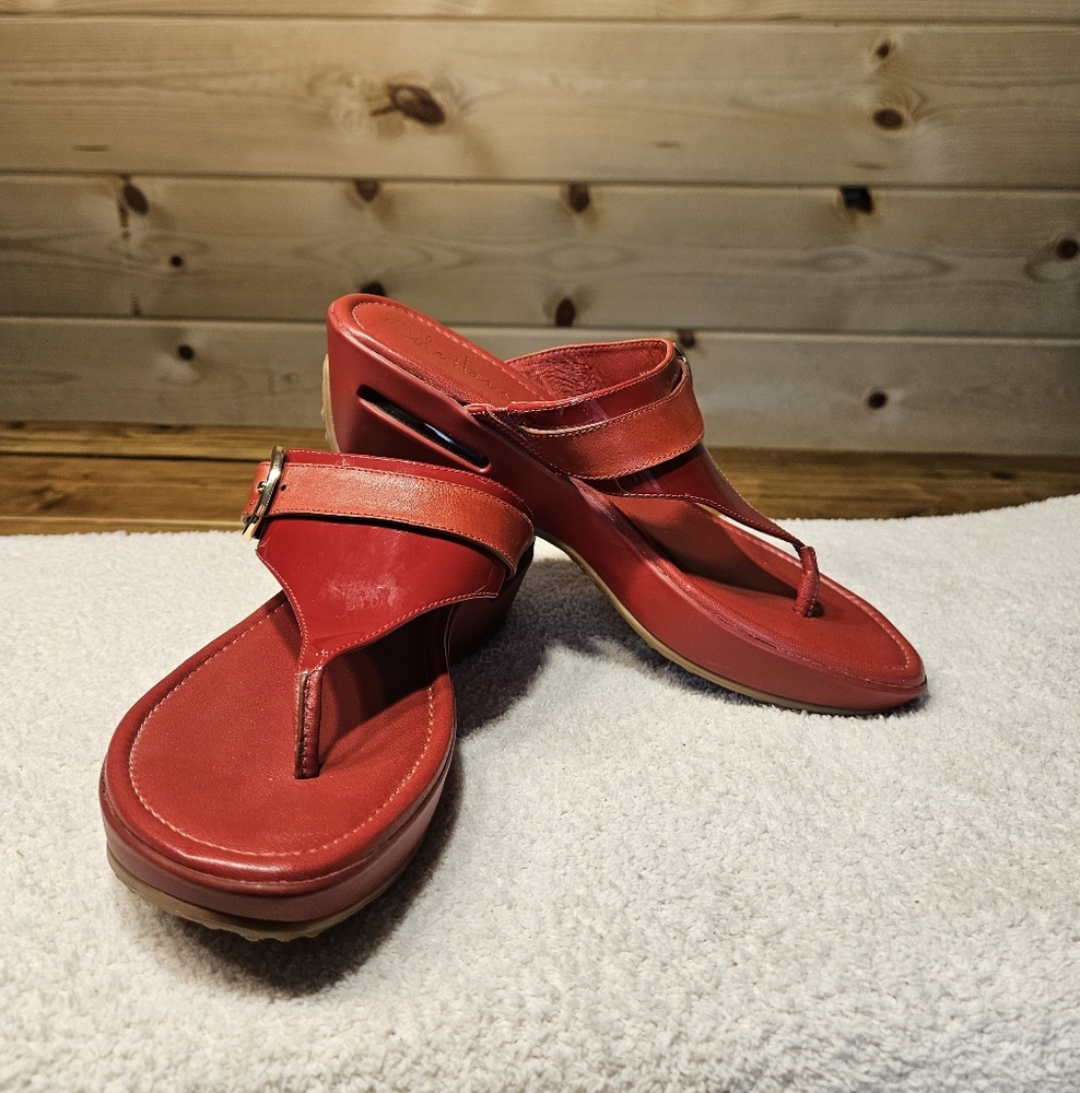 Cole Haan Red Nike Air Women's Maddy Slip On Thong Buckle Sandles Size 7.5